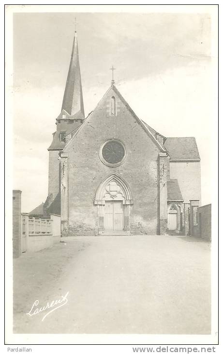 53.  CARTE PHOTO.  MESLAY-DU-MAINE.  L'EGLISE.  GROS PLAN. CPSM. - Meslay Du Maine