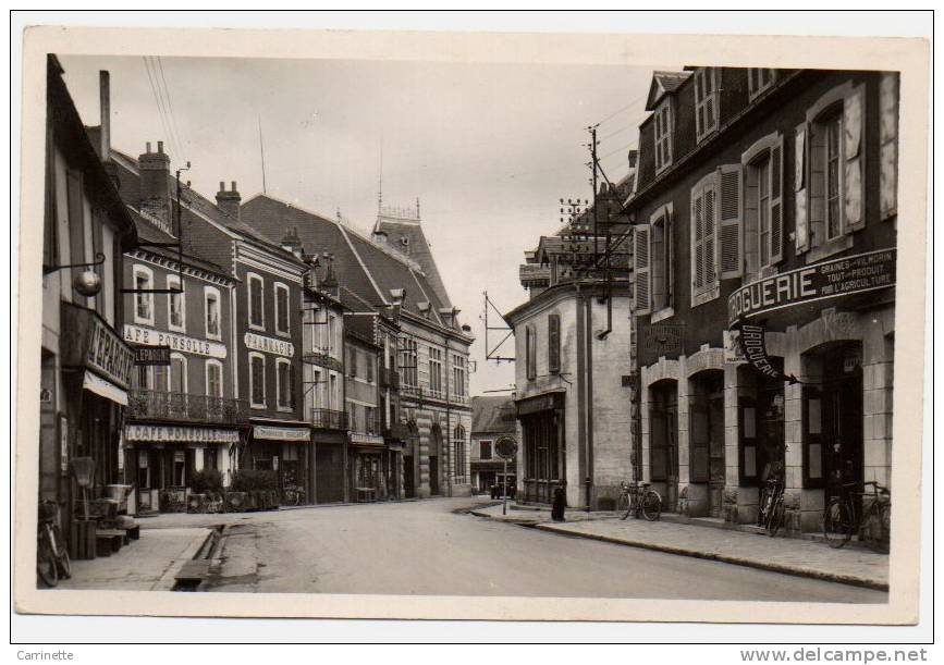 LANNEMEZAN - 65 - Hautes Pyrénées - Rue D' Alsace Lorraine - Magasins - Lannemezan