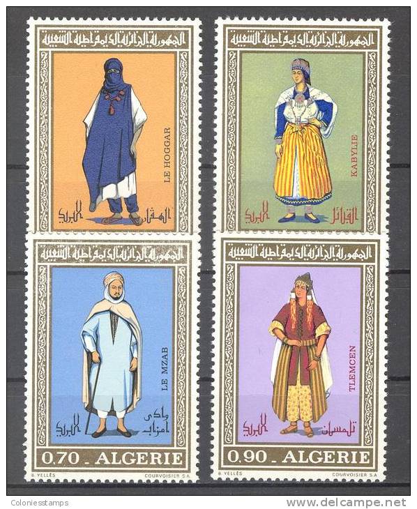 (S0099) ALGERIA, 1972 (Regional Costumes, 2nd Issue). Complete Set. Mi ## 595-598. MNH** - Algérie (1962-...)