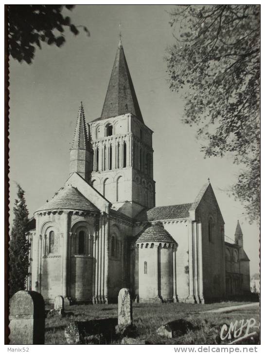 17 - AULNAY De SAINTONGE - Eglise Romane XI° Et XII° Siècles. (CPSM) - Aulnay