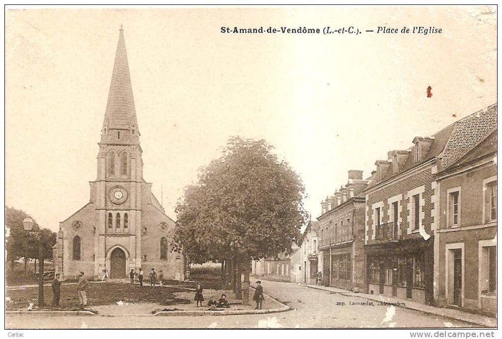 D41 - SAINT AMAND DE VENDOME - PLACE DE L'EGLISE - En L'état Manques Taches Trous Voir Scan - Saint Amand Longpre