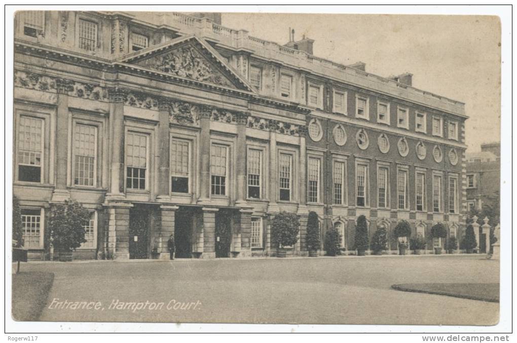 Entrance, Hampton Court, 1923 Postcard - Middlesex