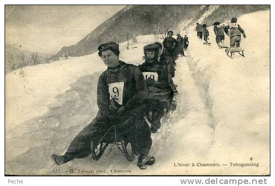 N°16481 -cpa L'hiver à Chamonix -toboganning- - Sports D'hiver