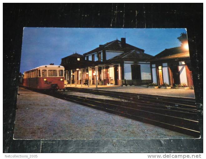 CHEMINS DE FER REGIONAUX ET URBAINS - RESEAU BRETON - LA GARE DE CARHAIX DE NUIT...- 29 FINISTERE - Carhaix-Plouguer