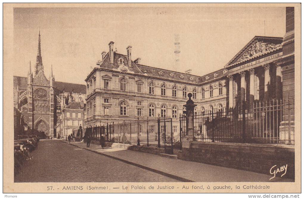 Ph-CPA Amiens (Somme) Le Palais De Justice Au Fond, à Gauche La Cathédrale - Amiens