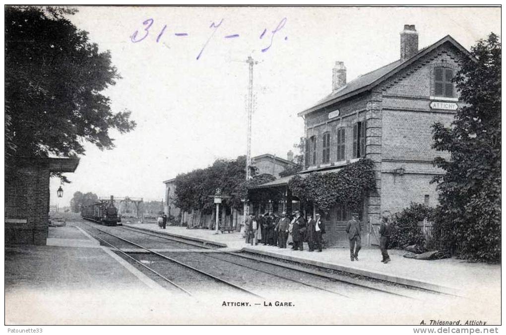 60 ATTICHY LA GARE ANIMEE ARRIVEE DU TRAIN CLICHE UNIQUE - Attichy