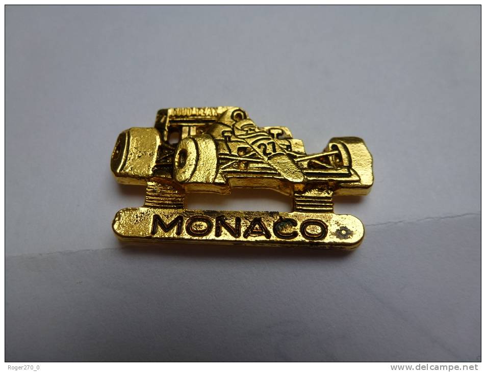 Auto Ferrari   , F1 , GP Monaco  , Pneu Goodyear , Dimensions : 17 X 30 Mm  , En Relief , Non Signé - Ferrari