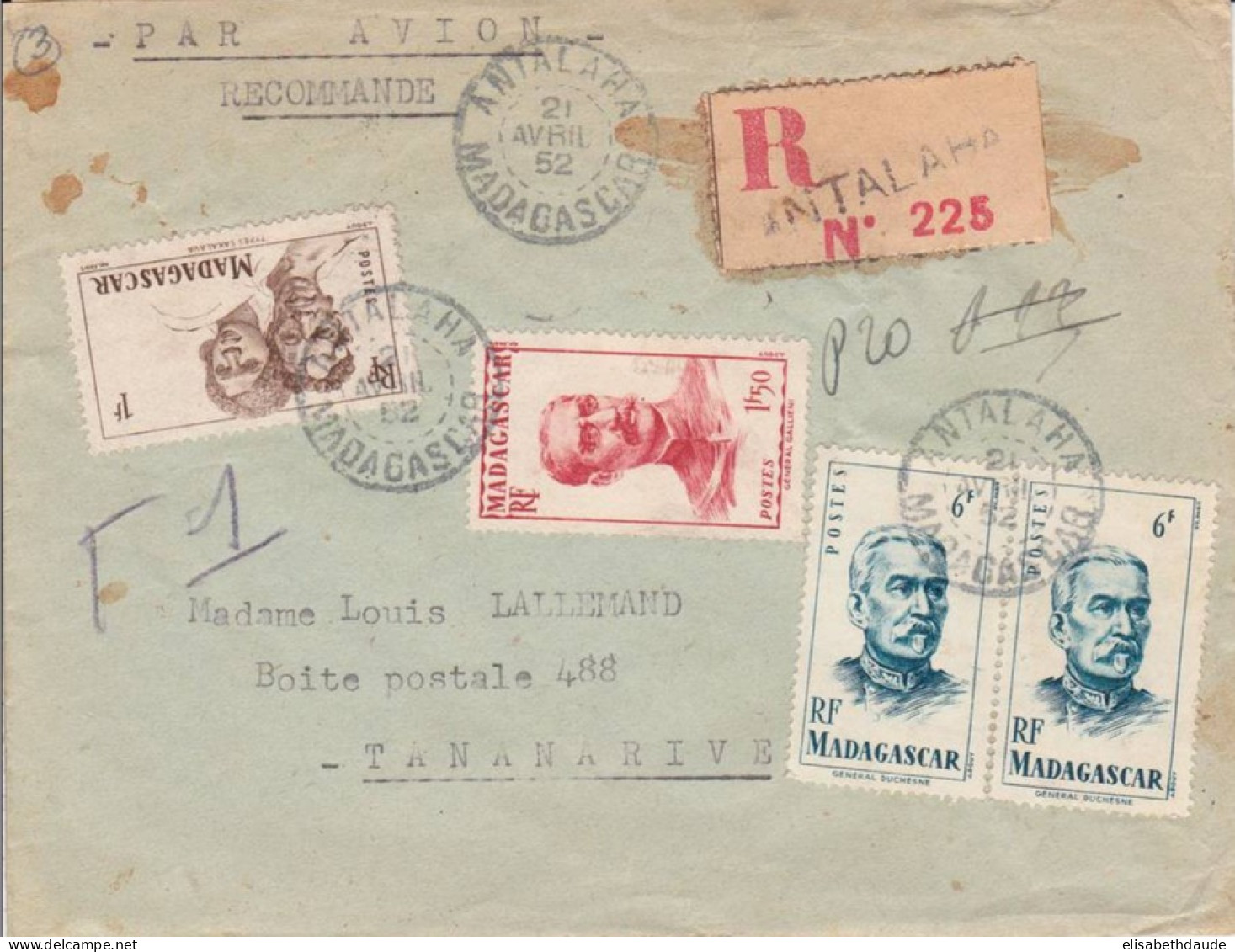 MADAGASCAR - 1952 - ENVELOPPE RECOMMANDEE Par AVION De ANTALAHA Pour TANANARIVE - Lettres & Documents