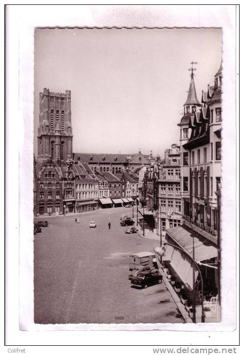 62 - Béthune        Grand'Place, Eglise Saint-Vaast Et Entrée De La Rue Carnot - Bethune