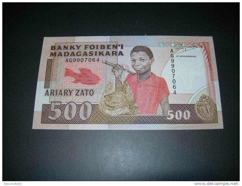 Madagascar.  500 Francs.  UNC - Madagaskar