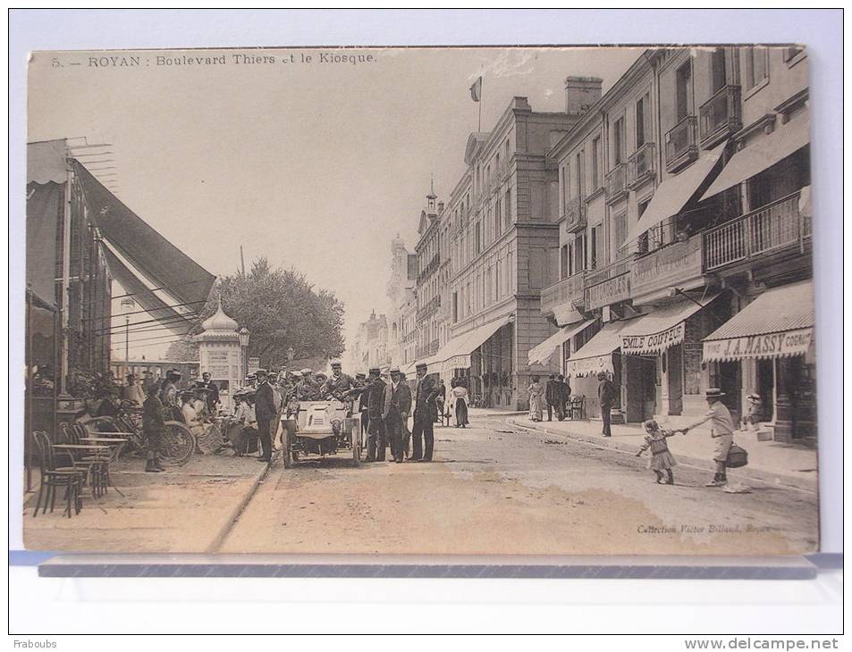 (17) - ROYAN - BOULEVARD THIERS ET LE KISQUE - ANIMEE + AUTOMOBILE - Royan