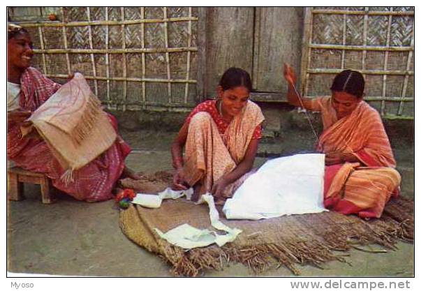 Artisanat Du BENGLADESH Brodeuses, Photo Frere Des Hommes, Carnet Format Carte Postale - Bangladesch