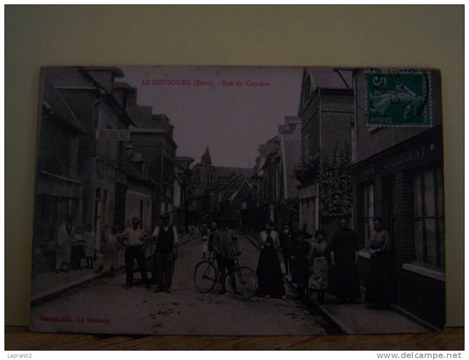 LE NEUBOURG (EURE) LES COMMERCES. LES MAGASINS. RUE DE CONCHES - Le Neubourg