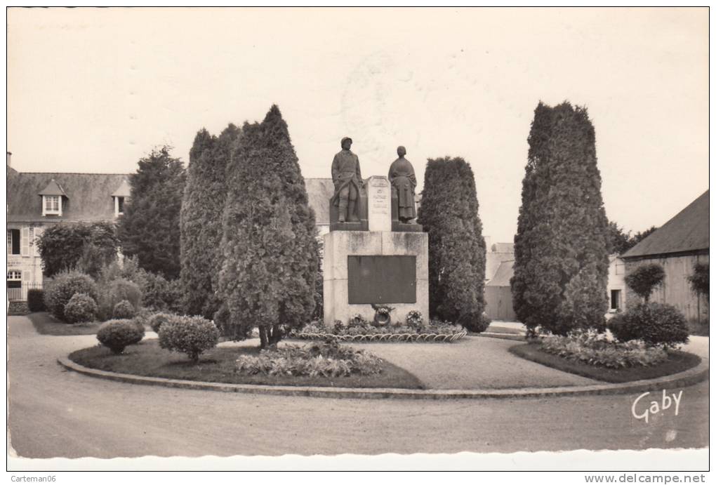 22 - Loudéac - Le Monument Aux Morts - Editeur: Artaud N° 8 - Loudéac