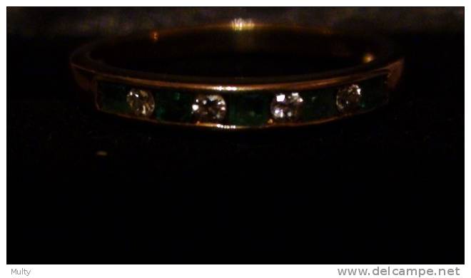 Ring In Geel Goud, 18 Kt Gezet Met 4 Brillanten En 5 Smaragden. - Ring