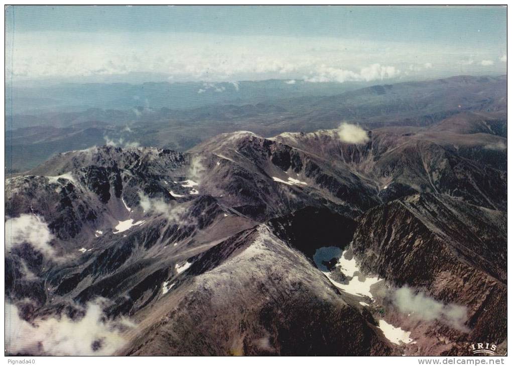 Cp , RÉGIONS , LANGUEDOC-ROUSSILLON , En Roussillon , Le Massif Du Canigou (Altitude 2785m.) Vu Du Ciel - Languedoc-Roussillon