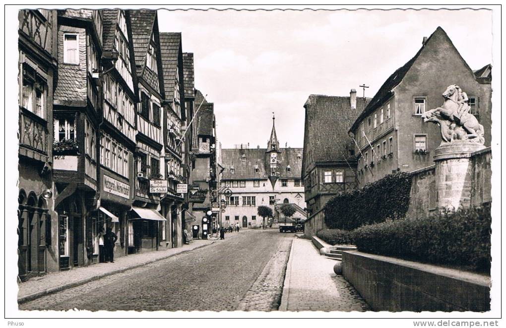 D2607    OCHSENFURT : Hauptstrasse Mit Rathaus Und Kriegerdenkmal - Ochsenfurt