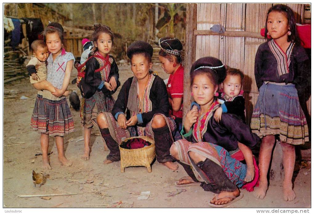 THAILANDE  THAI HILL TRIBE MEO FAMILY RESTING - Thaïlande