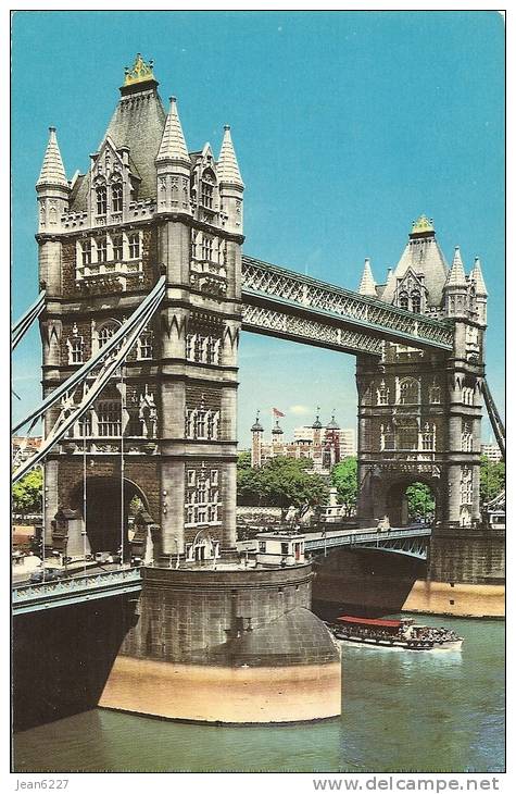 London, Tower Bridge - River Thames