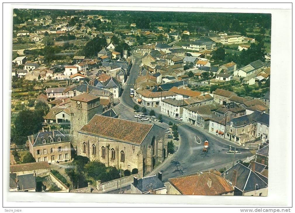 CPM MONCOUTANT(79)5/4/88-vue Générale Aérienne-l'église Et Le Centre Du Bourg-grand Format - Moncoutant