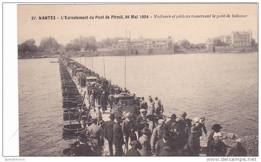 19672 NANTES  Ecroulement Pont PIRMIL 1924 Voitures Pietons Traversant Pont Bateaux -27 Nozais- - Nantes