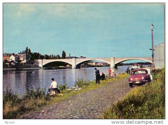 ANDENNE Le Pont Et La Meuse, Automobile Renault Dauphine, Pecheurs A La Ligne - Andenne