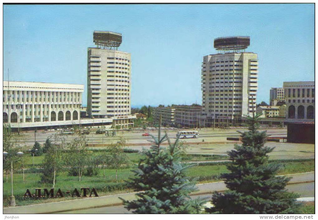 Kazakhstan-Postcard 1984-Alma-Ata-Dwelling-houses And Projecting Institutes At L.I.Brejnev Square. - Kasachstan