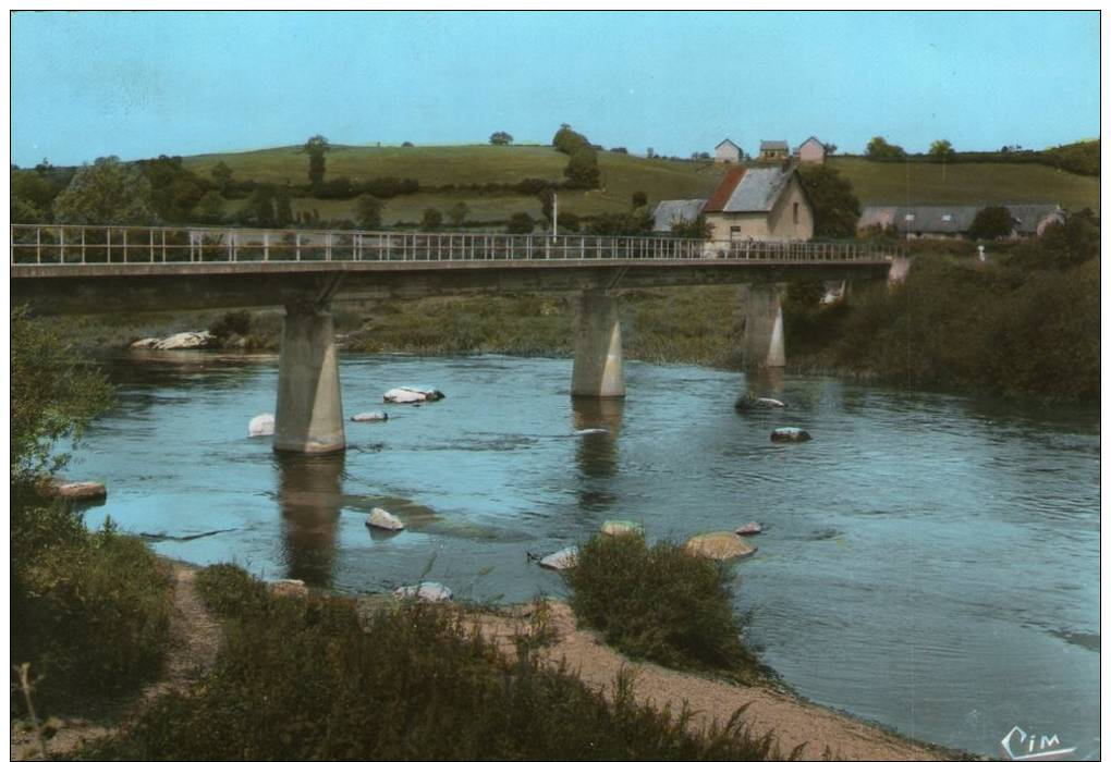 (YY)  CPSM  Saint Nizier Pont Sur L'Arroux   (bonne Etat) - Altri & Non Classificati