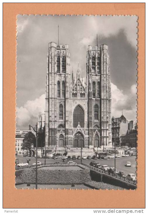 1972 Belgique Bruxelles (Collégiale Des Saint Michel Et Gudule ) Carte Photo Animé Vieille Voitures Postale Postcard - Educazione, Scuole E Università