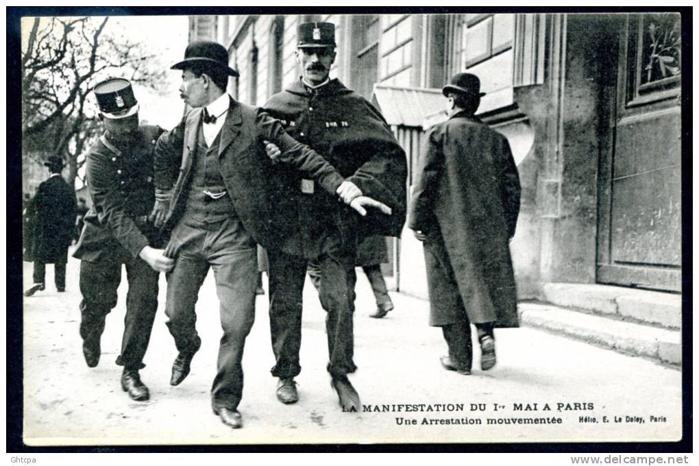 CPA. PARIS. MANIFESTATIONS DU 1er. MAI A PARIS. Une Arrestation Mouvementée. - Manifestations