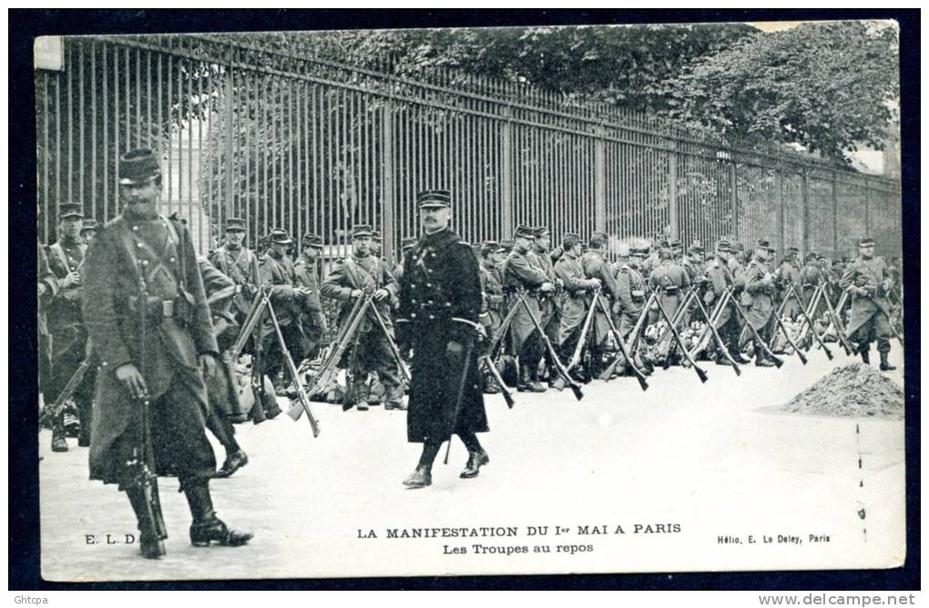 CPA. PARIS. MANIFESTATIONS DU 1er. MAI A PARIS. Les Troupes Au Repos. - Demonstrations