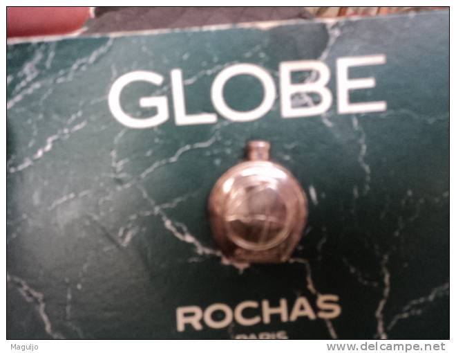 ROCHAS " GLOBE" PIN´S SUR SUPPORT  LIRE & VOIR !!! - Miniatures Hommes (sans Boite)