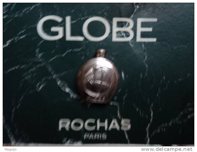 ROCHAS " GLOBE" PIN´S SUR SUPPORT  LIRE & VOIR !!! - Miniatures Hommes (sans Boite)