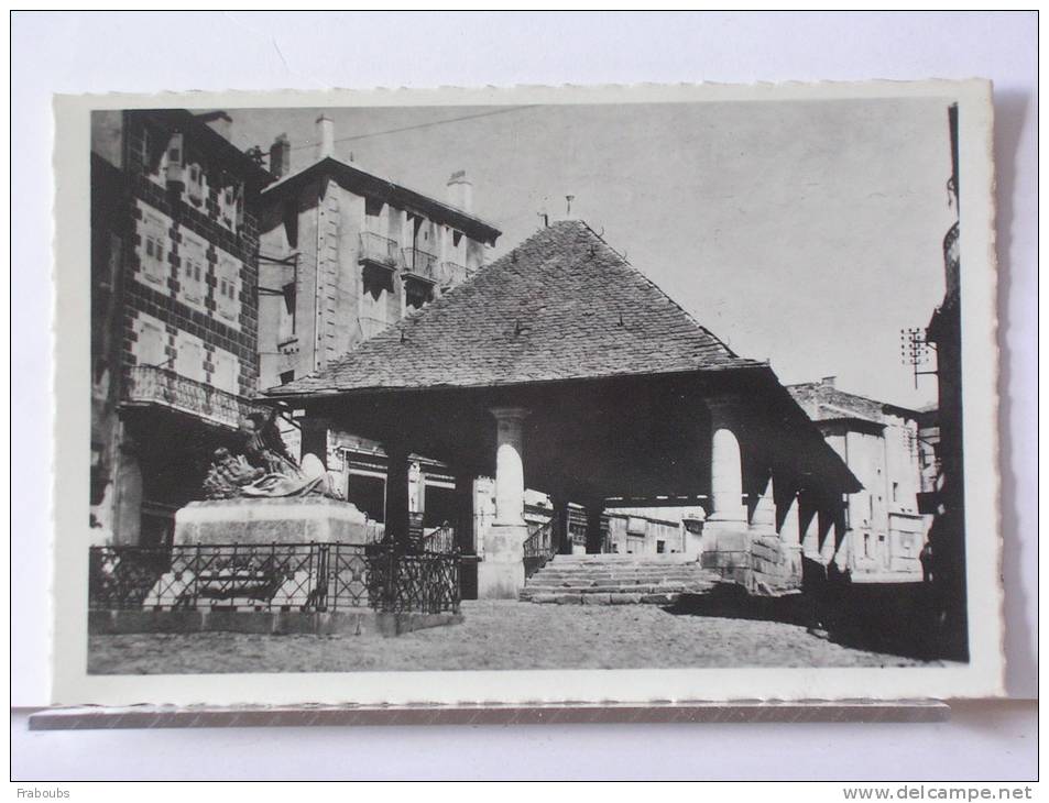 (48) - LANGOGNE - MONUMENT AUX MORTS ET HALLES - Langogne