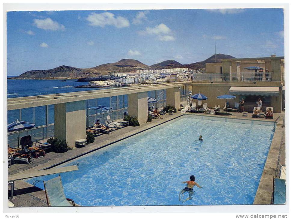 Espagne--LAS PALMAS--Hotel  REINA   ISABEL--Piscine(animée)  Avec Vue Sur La Plage  N°22 éd P.Martin - Gran Canaria