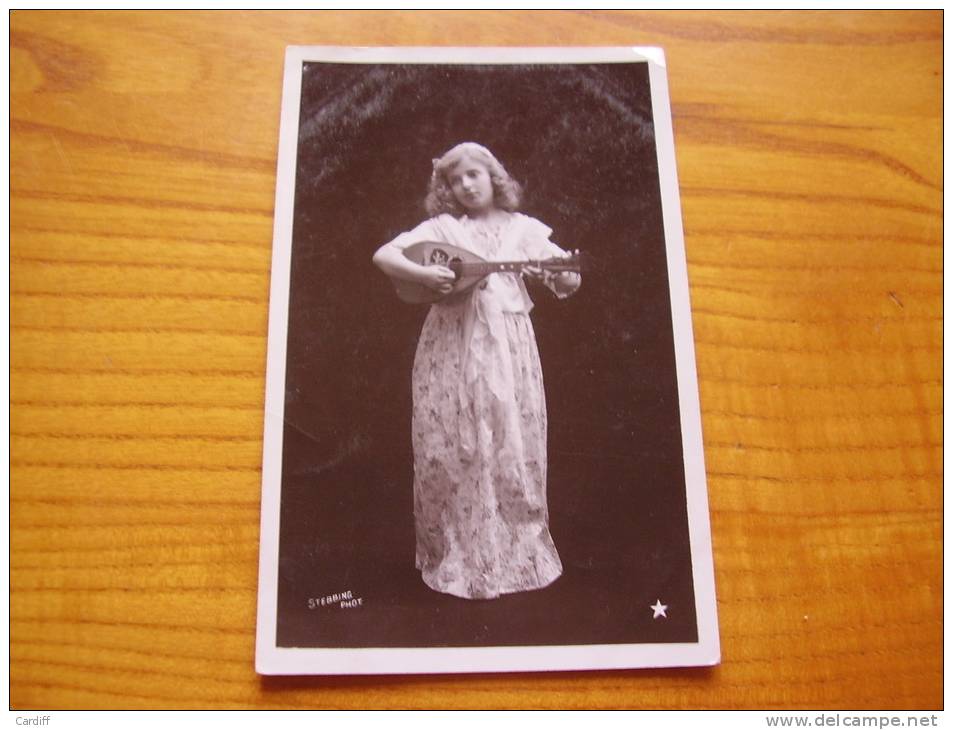 Carte Photo D´un Jeune Fille Avec Une Mandoline . Stebbing Phot. Tatrif Des Imprimés 5c. - Music