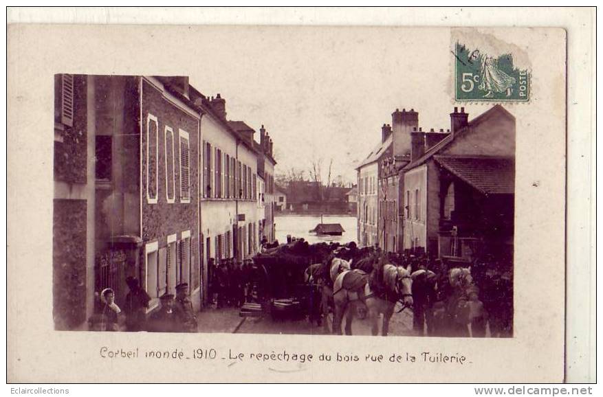 Corbeil Essonnes     91     Inondations 1910   Le Repêchage Du Bois Rue De La Tuilerie - Corbeil Essonnes