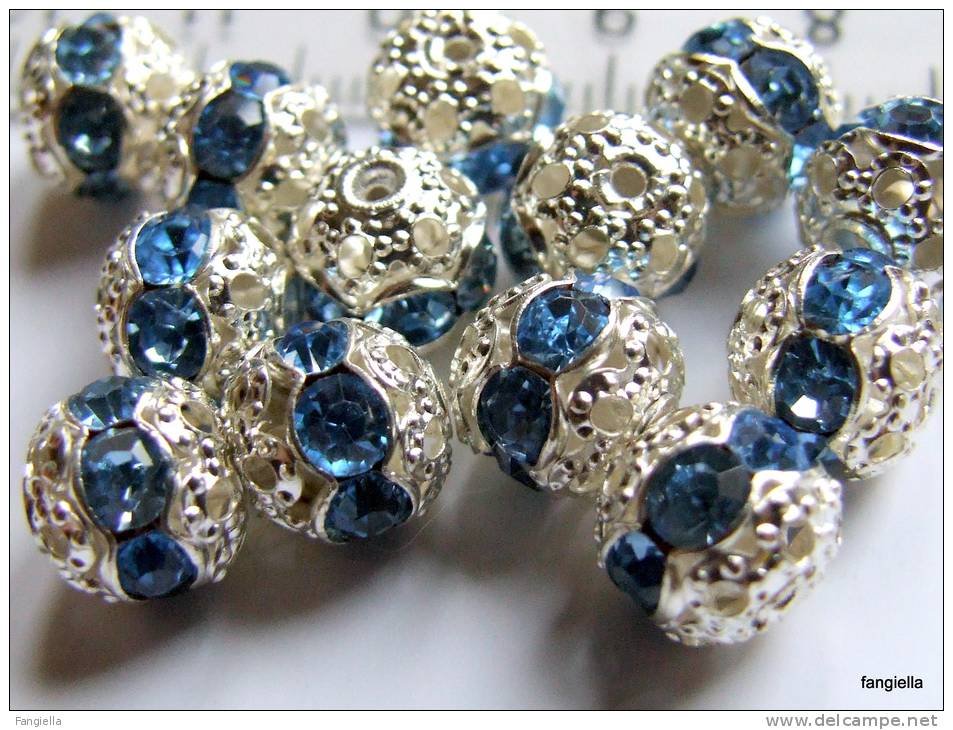 Lot De 2 Perles Boules Ciselées - Strass En Véritable Cristal Swarovski - Light Sapphire 8mm - Perlen