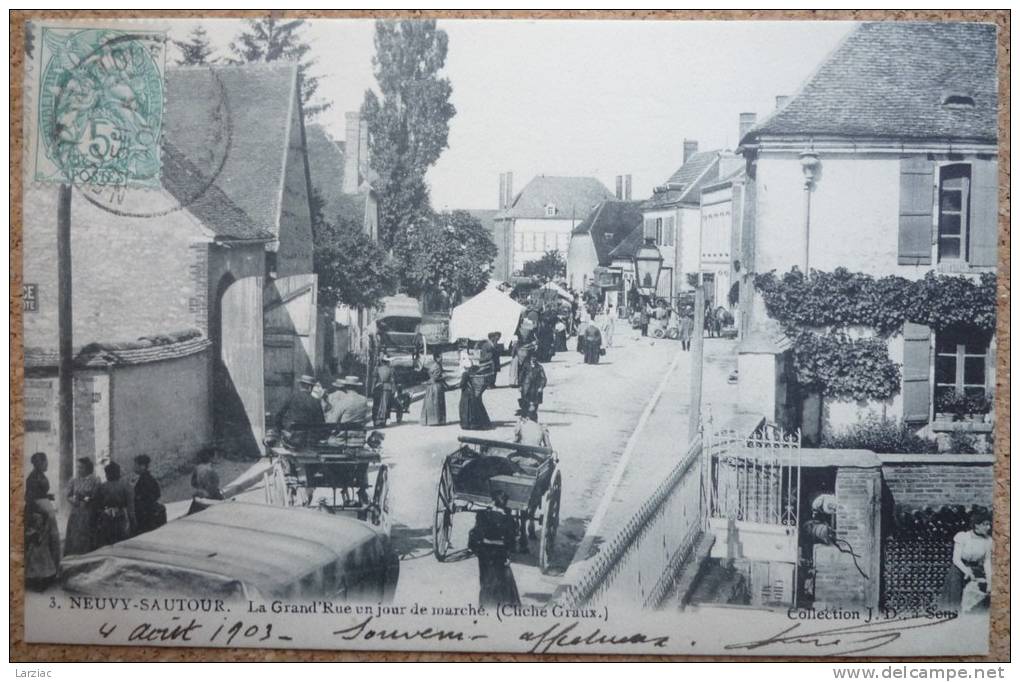 Carte Postale Ancienne Neuvy-Sautour La Grand'rue Un Jour De Marché - Neuvy Sautour