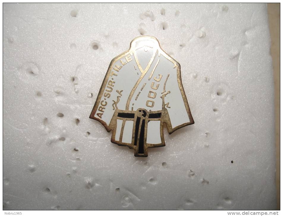 Pin´s Judo Arc Sur Tille - Judo