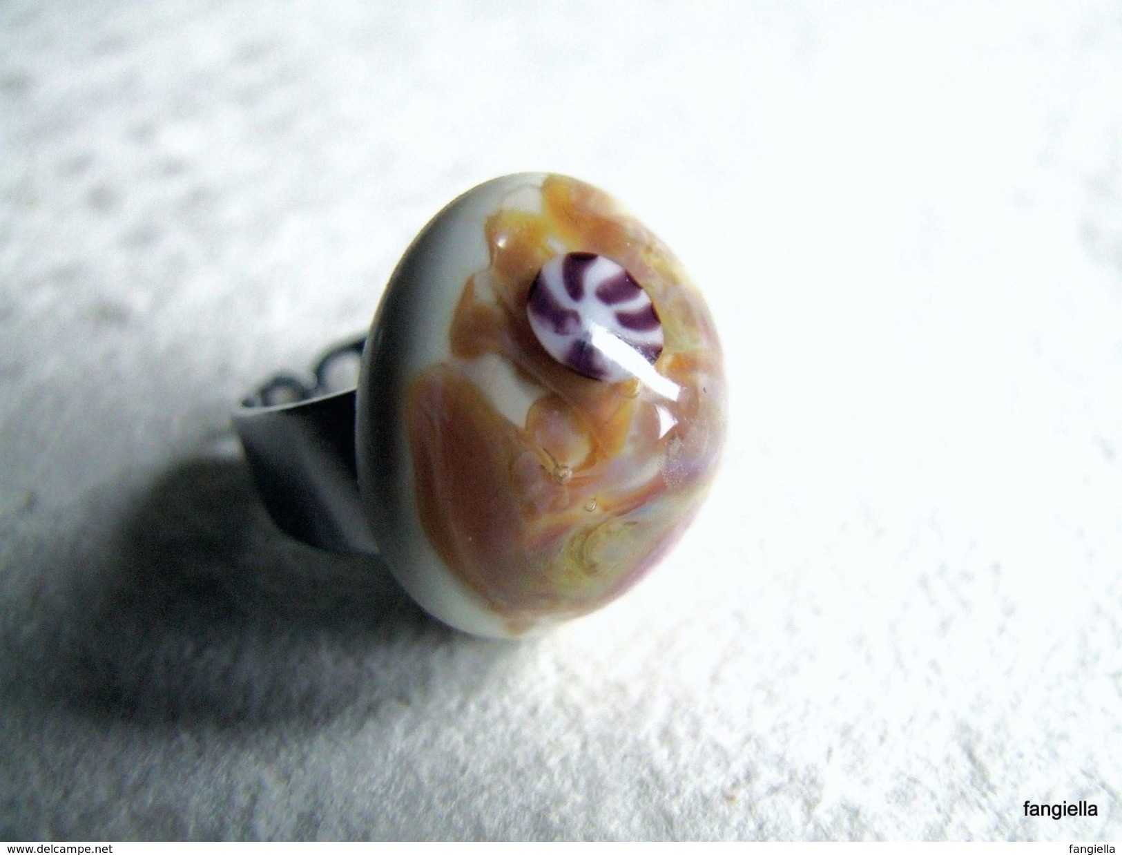 Bague Beige Rose Verre Filé Au Chalumeau Par Une Artiste Fileuse De Verre Pièce Unique Sur Anneau Réglable  Une Belle Ha - Bagues