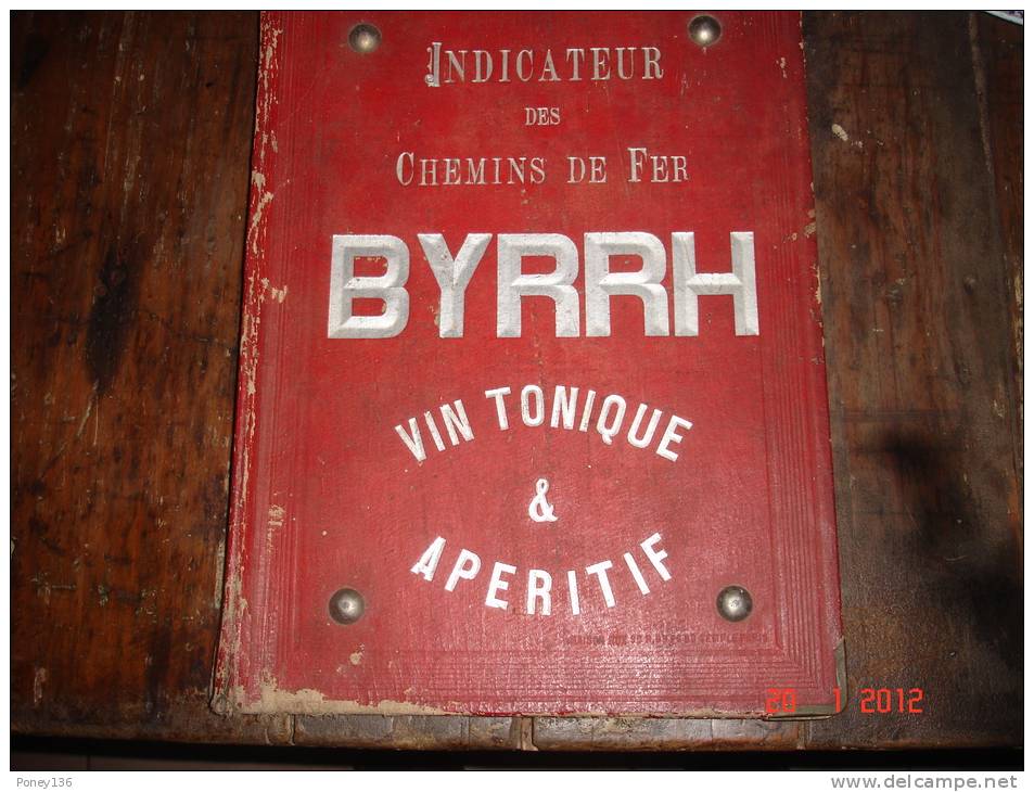 Porte Indicateur Des Chemins De Fer Byrrh,Violet Fres à Thuir, Pyrénées Orientales 27,5X37,5cms - Alcohol