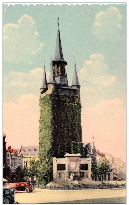 Le Beffroi-Monument Aux Héros --Het Belfort-Standbeeld Der Gesneuvelden - Kortrijk