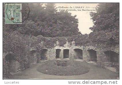 CHATEAU DE LASSAY. COUR D' ENTREE. LES BARBACANES. - Lassay Les Chateaux