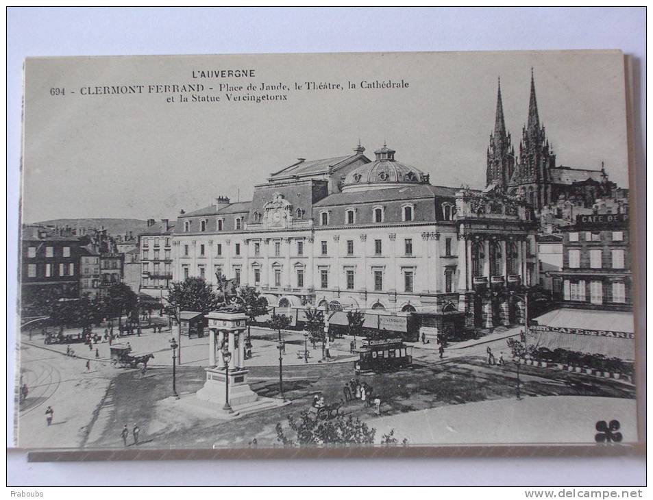 (63) - CLERMONT FERRAND - PLACE DE JAUDE, LE THEATRE, LA CATHEDRALE ET LA STATUE VERCINGETORIX - ETAT NEUF - Clermont Ferrand