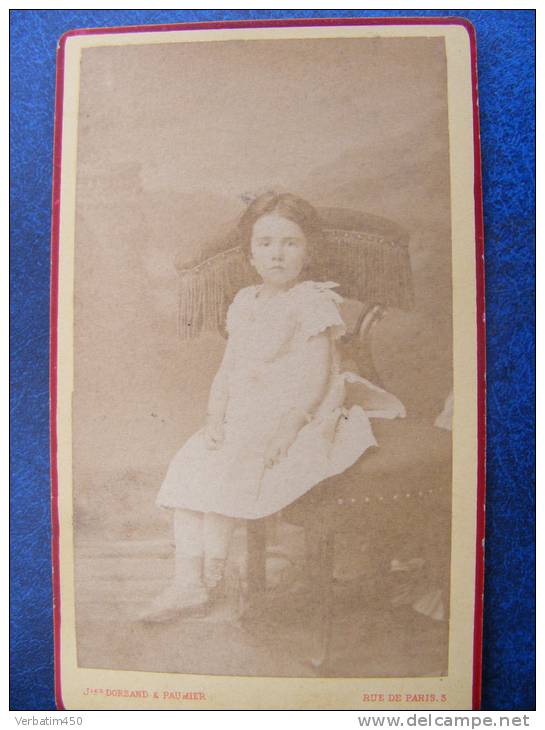 ENFANT  FILLETTE....PHOTOGRAPHE DORSAND ET PAUMIER A ARGENTON..INDRE..CDV - Anciennes (Av. 1900)