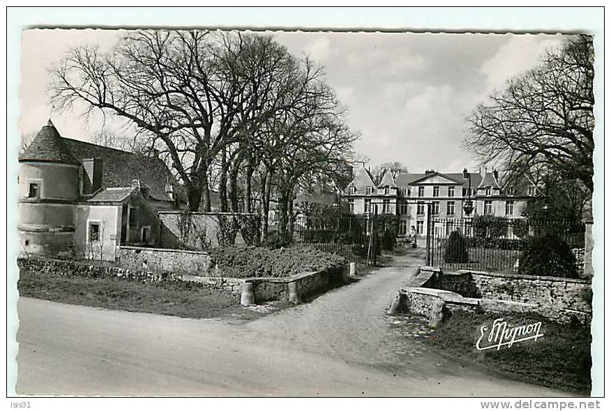 Dép 78 -  Le Mesnil Saint Denis - L´entrée Du Château - Bon état - Semi Moderne Petit Format - Le Mesnil Saint Denis