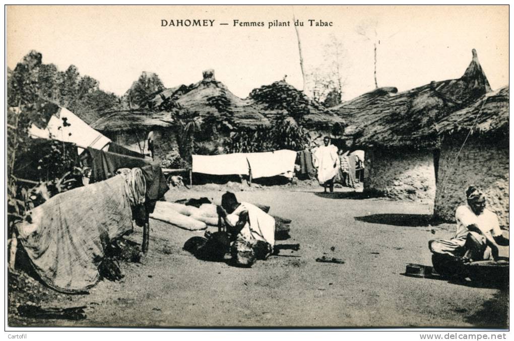 DAHOMEY - Femmes Pilant Du Tabac - Dahomey