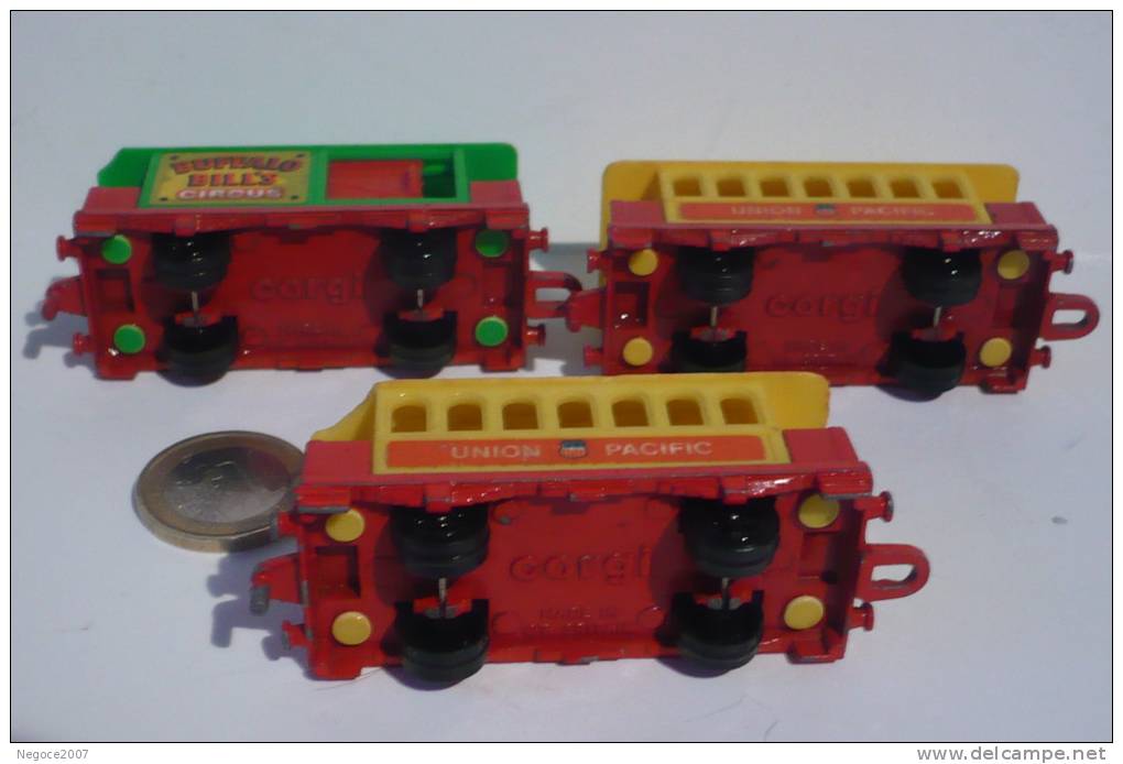 CORGY  :   Lot De 3 Wagons  Made In Britain - Corgi Toys