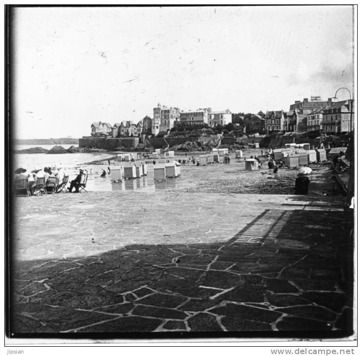 4 Plaques De Verre Stéréo Du 35 Saint Malo Pont Roulant Enterrement Voilier Plage De Rochebonne En 1910 Lot 15 - Plaques De Verre